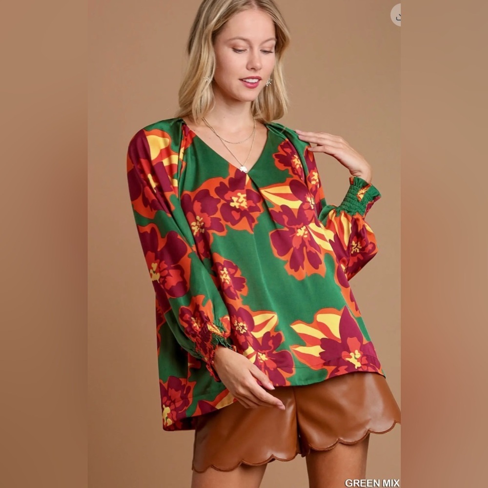 π₯°Umgee Satin Floral Printed V-Neck Top with Balloon Sleeve and Pleated Detail.